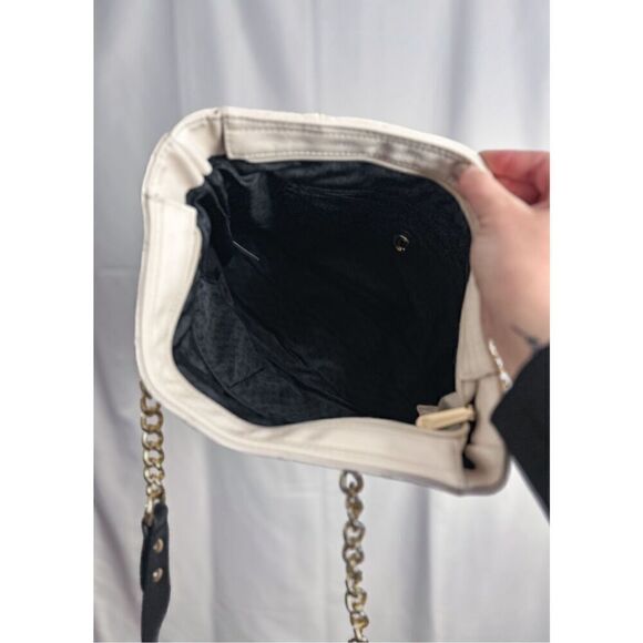 Largeāblackāandāwhiteāpurse - Picture 6 of 8